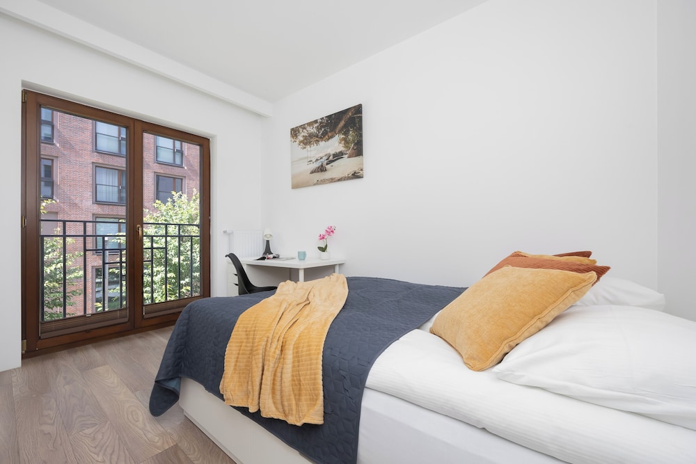 Spacious Apartment for 4 by Renters view 2