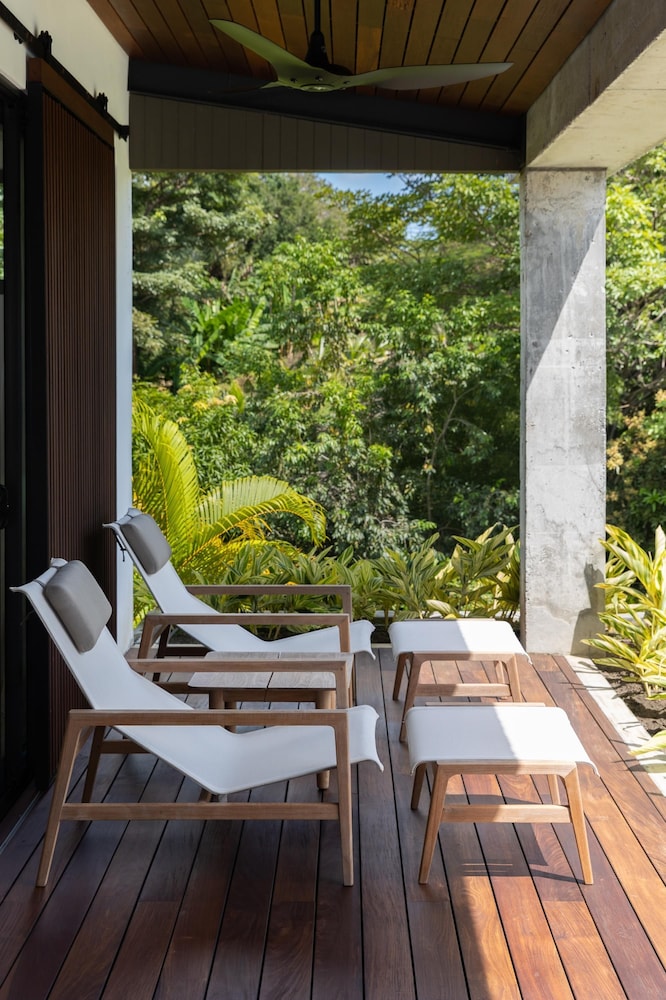 Villa Futura by Acomodo