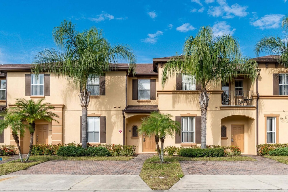 Regal Paradise - Image 1