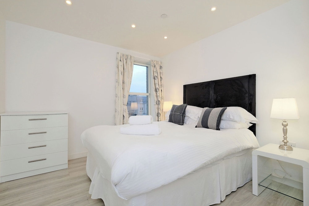 Modern 2 Bed Home in Aberdeen view 2