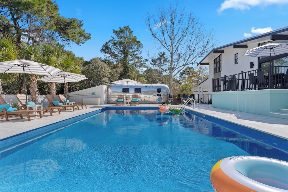 30A Florida Flashback by Avantstay Private Pool, Golf Cart, 3 Mins to Beach!