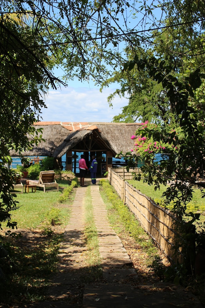 Nkhudzi Beach Lodge