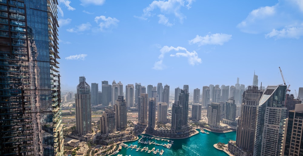 LUX Lavish Suite with Full Marina View 4