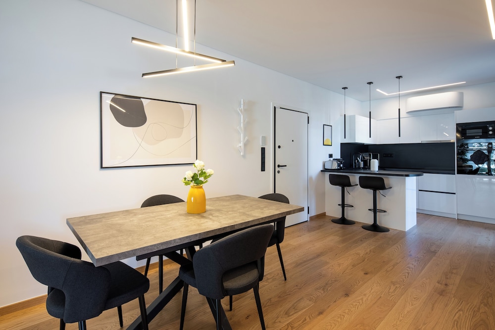 Bloom 2-Bedroom Apartment in Athens