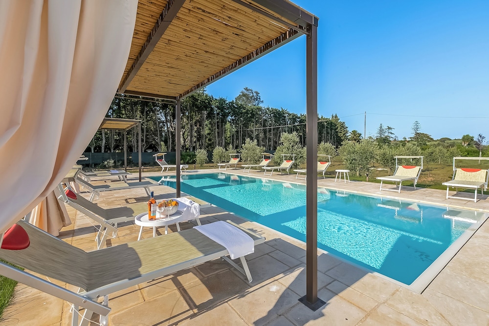 Villa Elysium With Pool And Garden