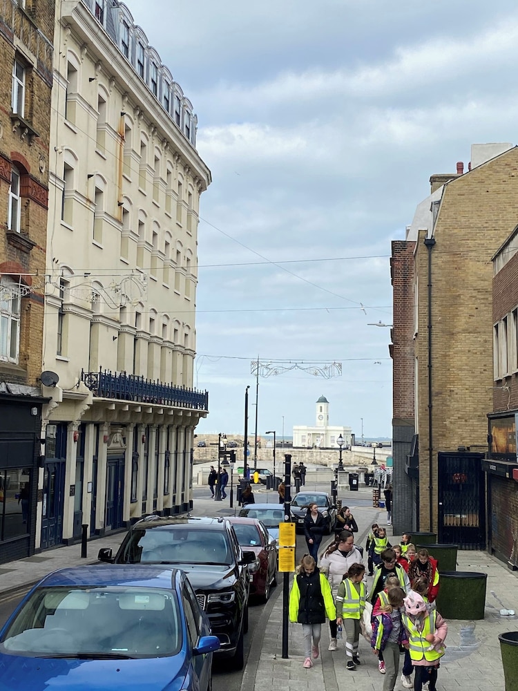 Cozy 1-bedroom Apartment Near Margate Seafront