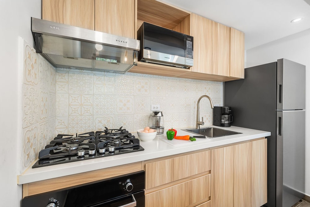 Brand NEW 2br1ba w Privatepool in Amazing Location