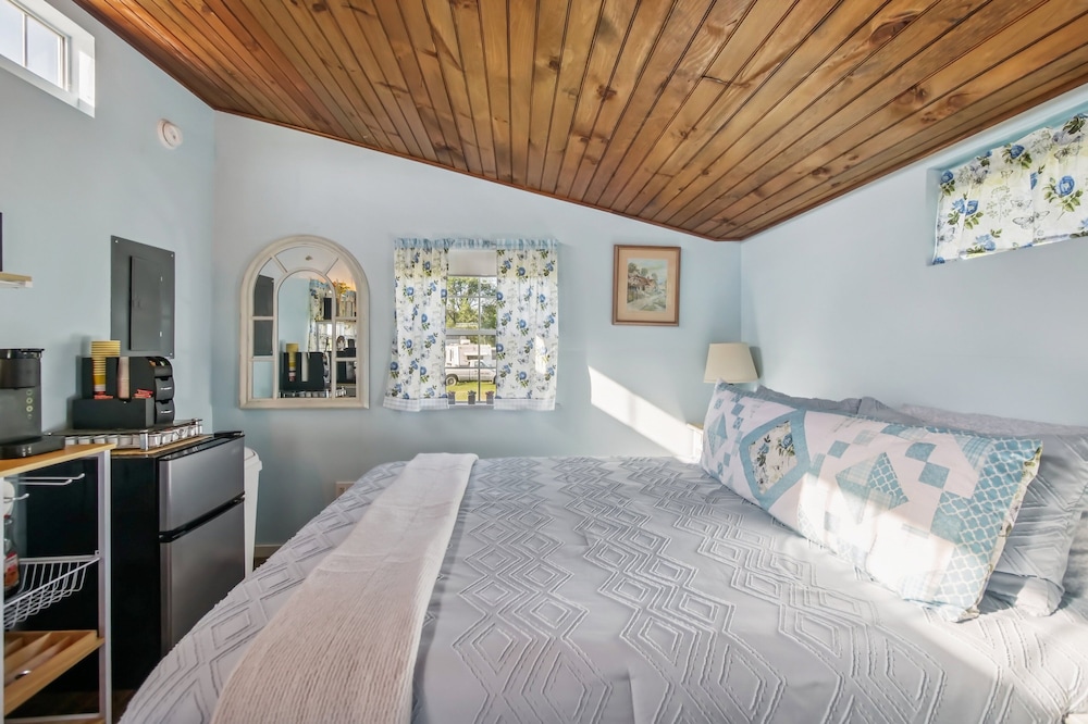 Cozy Tiny Home Retreat On Shenandoah Valley Farm 1 Bedroom Cabin