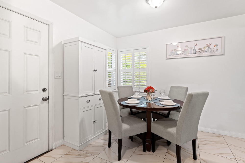 Cozy Pasadena Home Steps From Rose Bowl w Parking