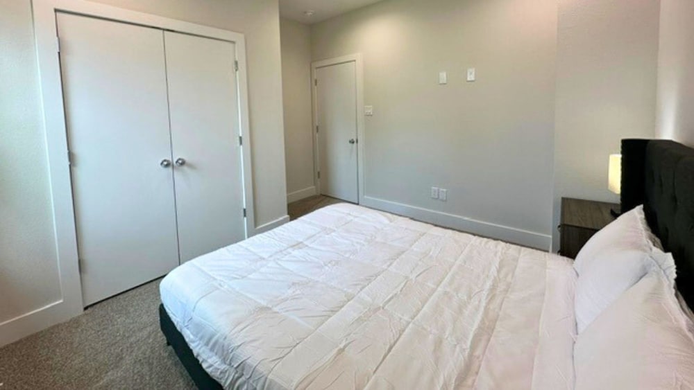 Cozy Modern Retreat 10 Mins to Heights Downtown