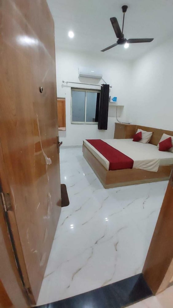 Ladlee Palace Guest House