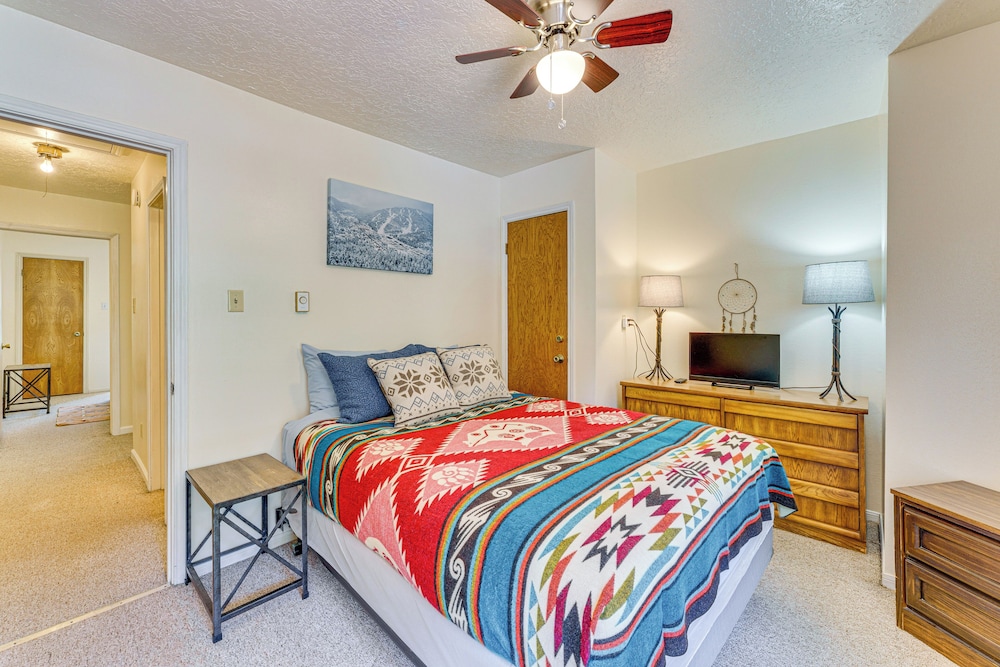 Bike, Hike & Ski: Creek-view Condo in Red River!
