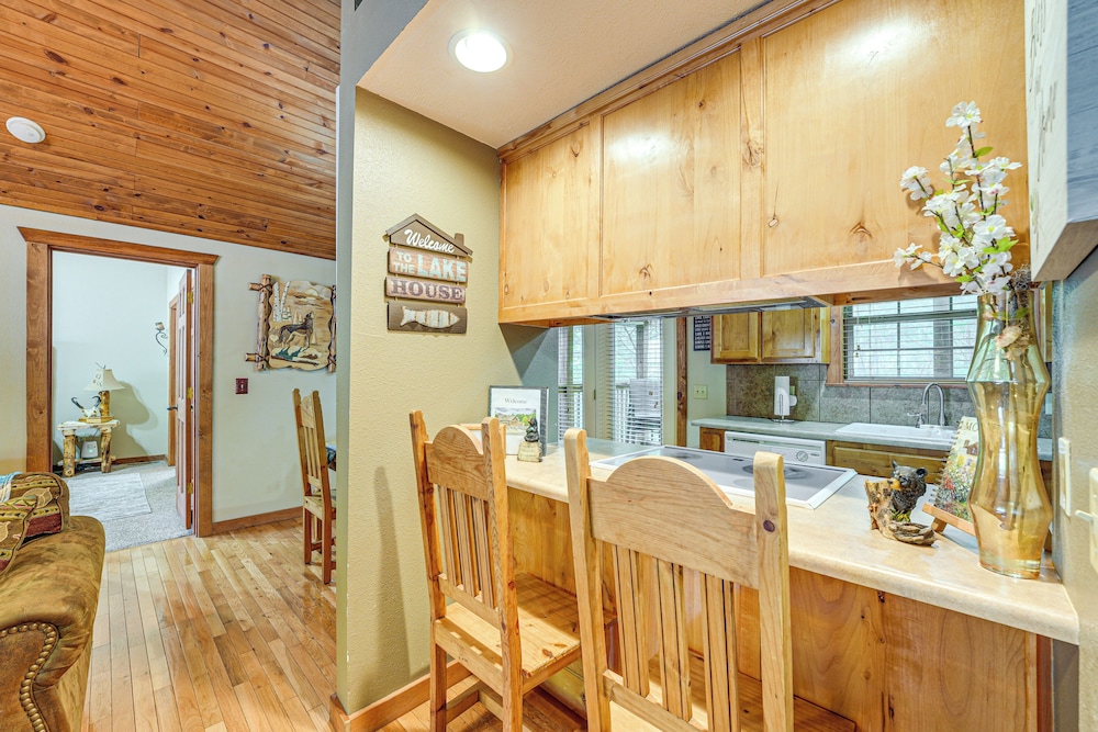 Branson West Family Cabin Near PGA Golf Course! view 4
