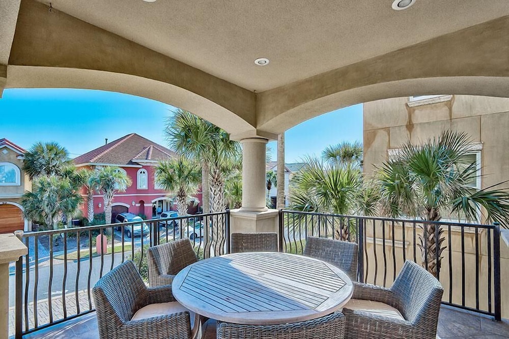 Casa de Palms 5 Bedroom Holiday Home by Five Star Properties
