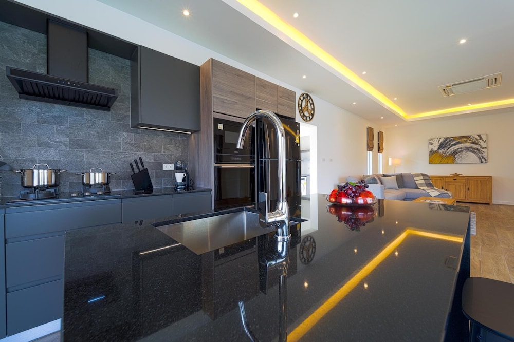 Brand-New Modern 3-Bedroom Villa MB20