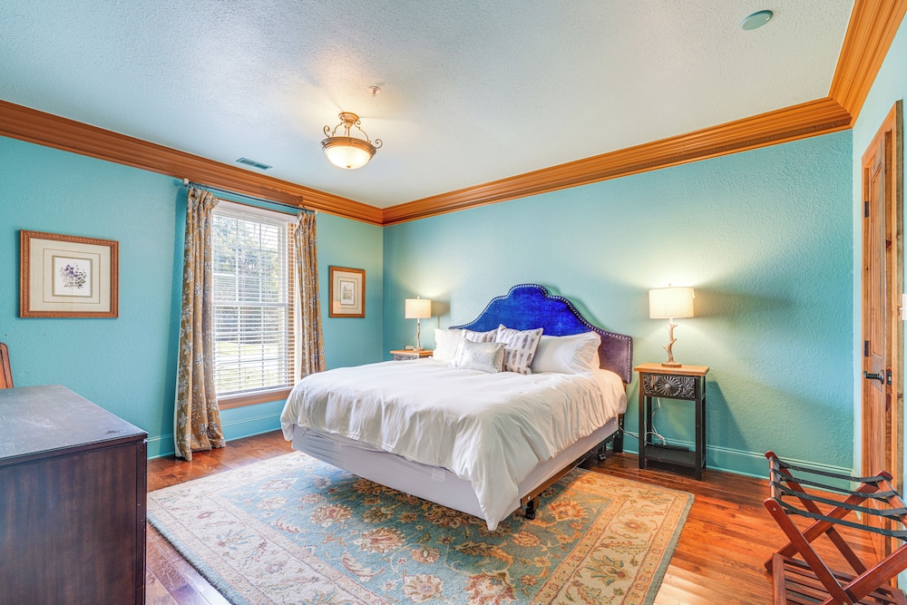 Private Hot Tub: 'bays View Lodge' in Kingsport!