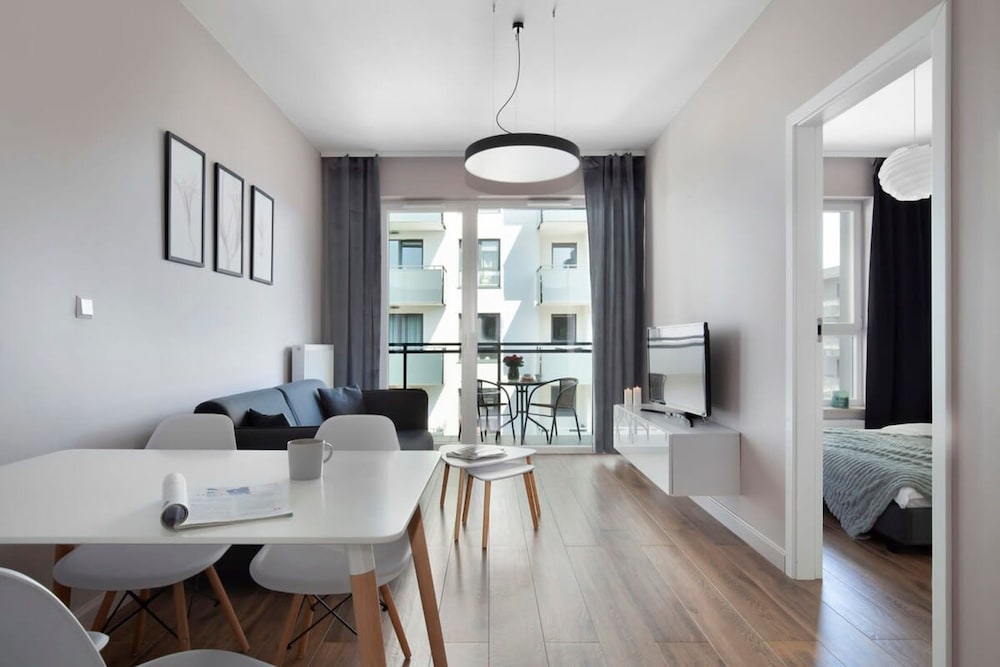 Elite Apartments Berry 2 Cozy Apartment Next to the Museum of World War Center