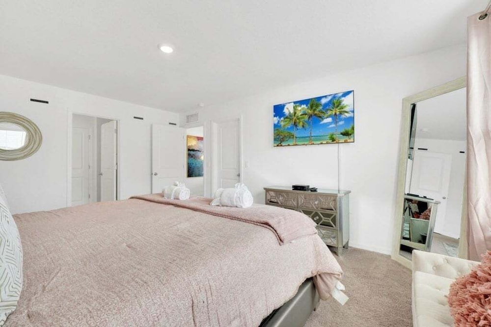 3 Beds 3 Baths Cozy Town Home 3 Bedroom Townhouse