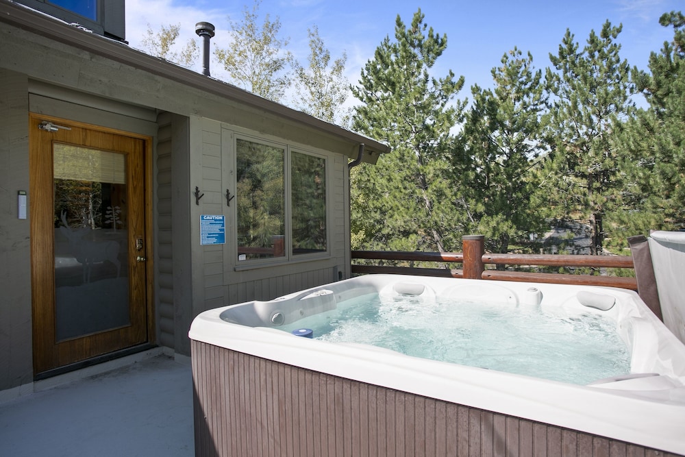 Chaparral at Deer Valley Resort - Three Bedroom Condo with Hot Tub #102 3 Condo