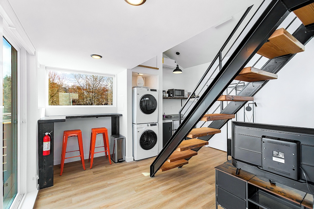 Echo Loft: A Modern Escape
