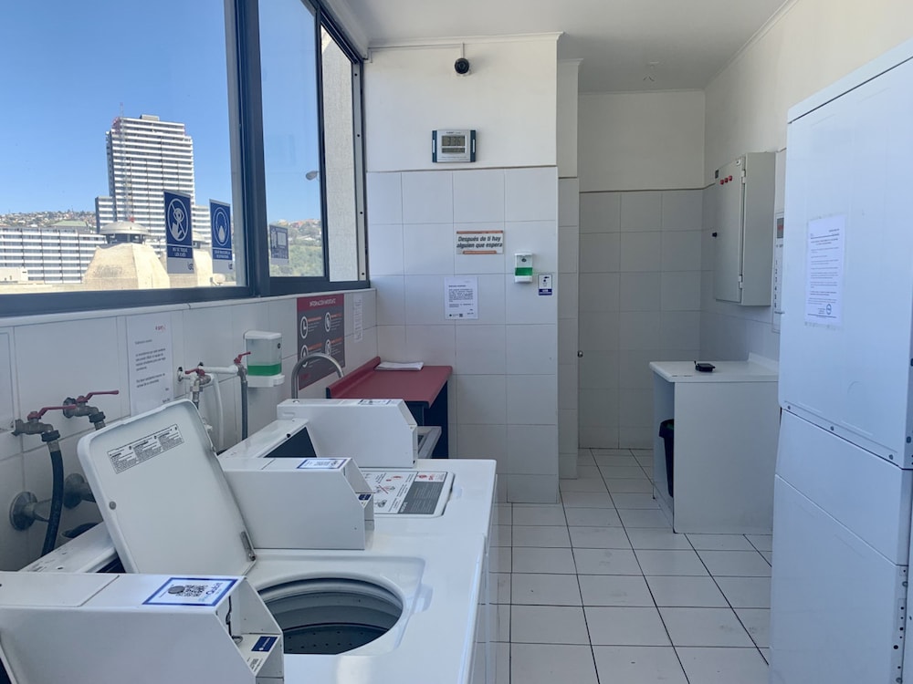 Urban Yard Bus Terminal Home Office Pool Wifi