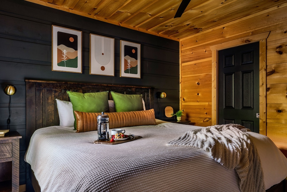 The Copper Bird Cabin