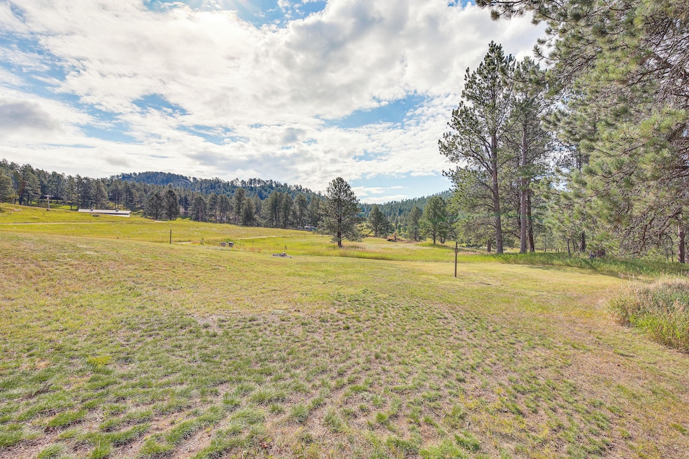 Furnished Deck, Black Hills View: 'lazy U' Retreat