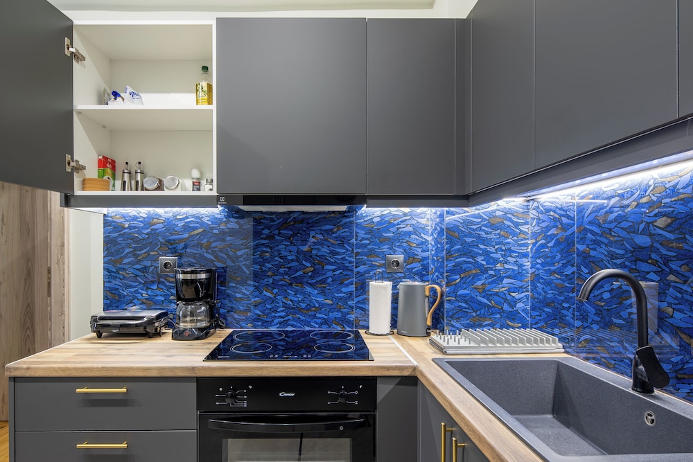 Cesily 2-Bedroom Apartment in Athens