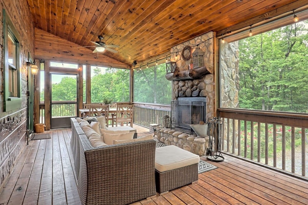 Hot Tub 3 Fireplaces Mountain Views Game Room