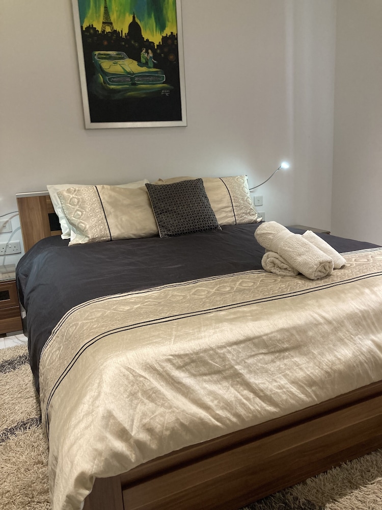 Side SeaView 3Bedrooms Apartment Sliema view 5