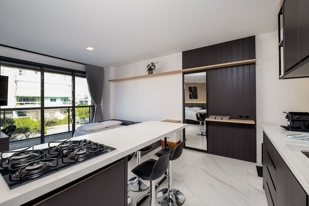 High Standard Studio on the Sand in Floripa Irb205