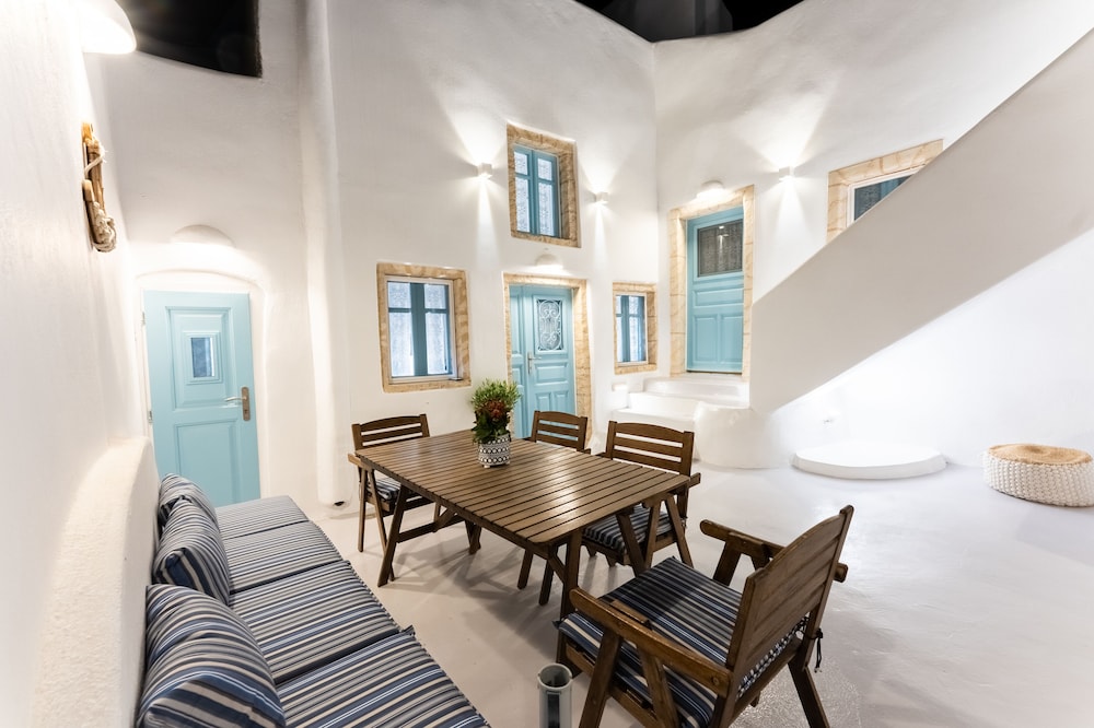 Kalamia Cave House