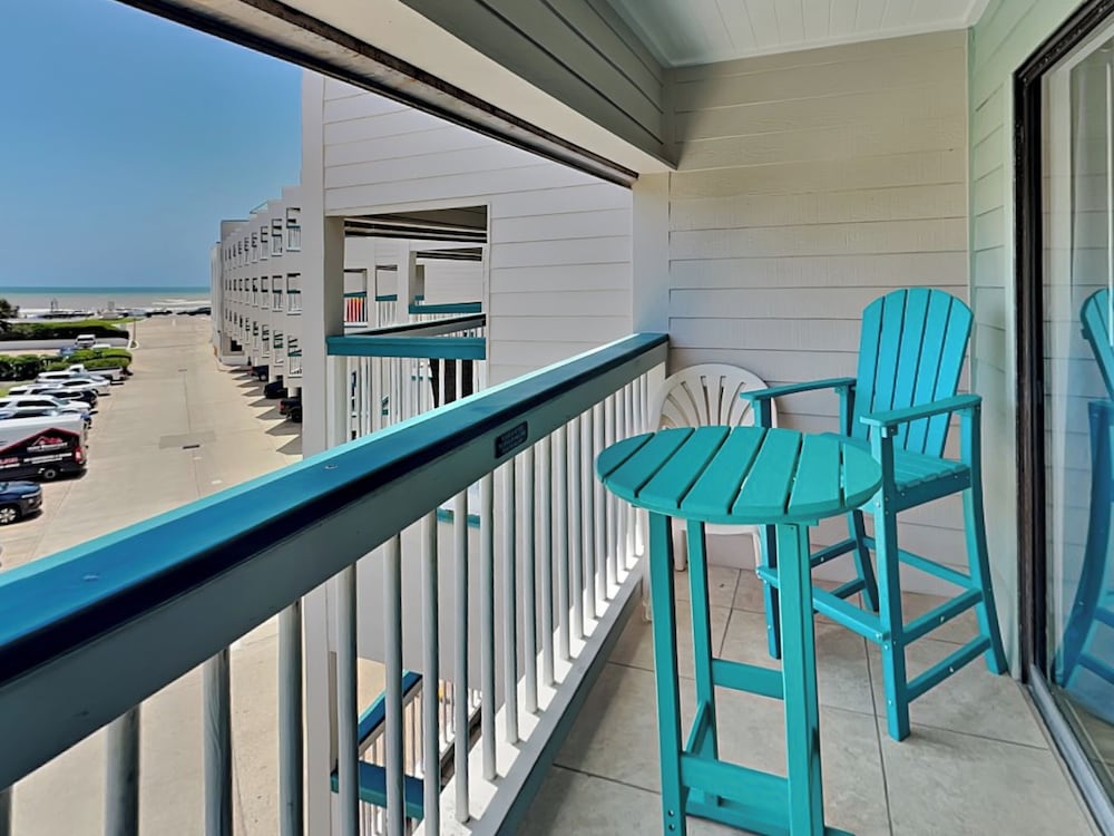 Daybreak at the Beach by Ryson Vacation Rentals