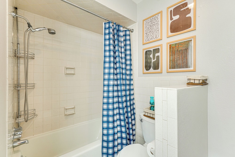 1 Mi to Dtwn: Quiet Retreat w/ Yard in Clinton