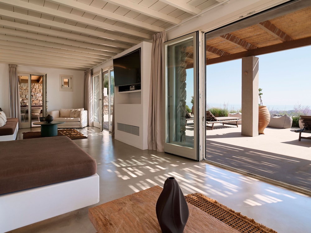 Kounoupas Complex by Mykonos Rocks