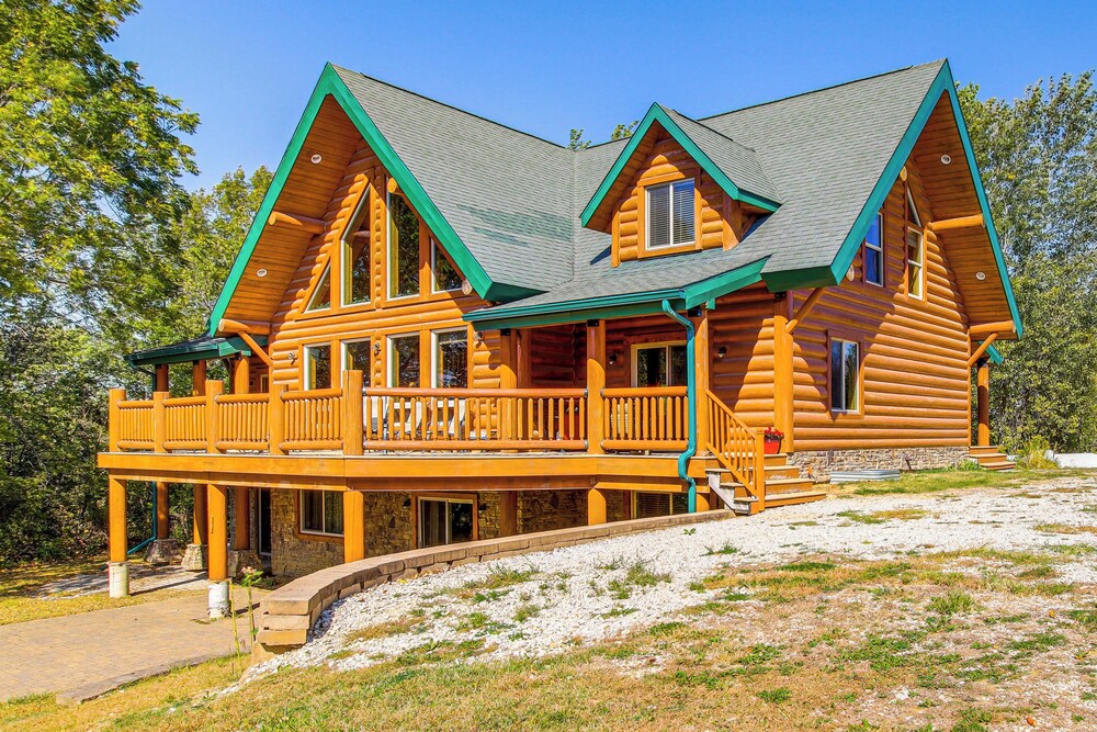 Secluded Iowa Home Near Hiking & Fishing!