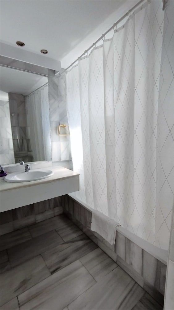Standard 2 Bedroom Apartment F-3