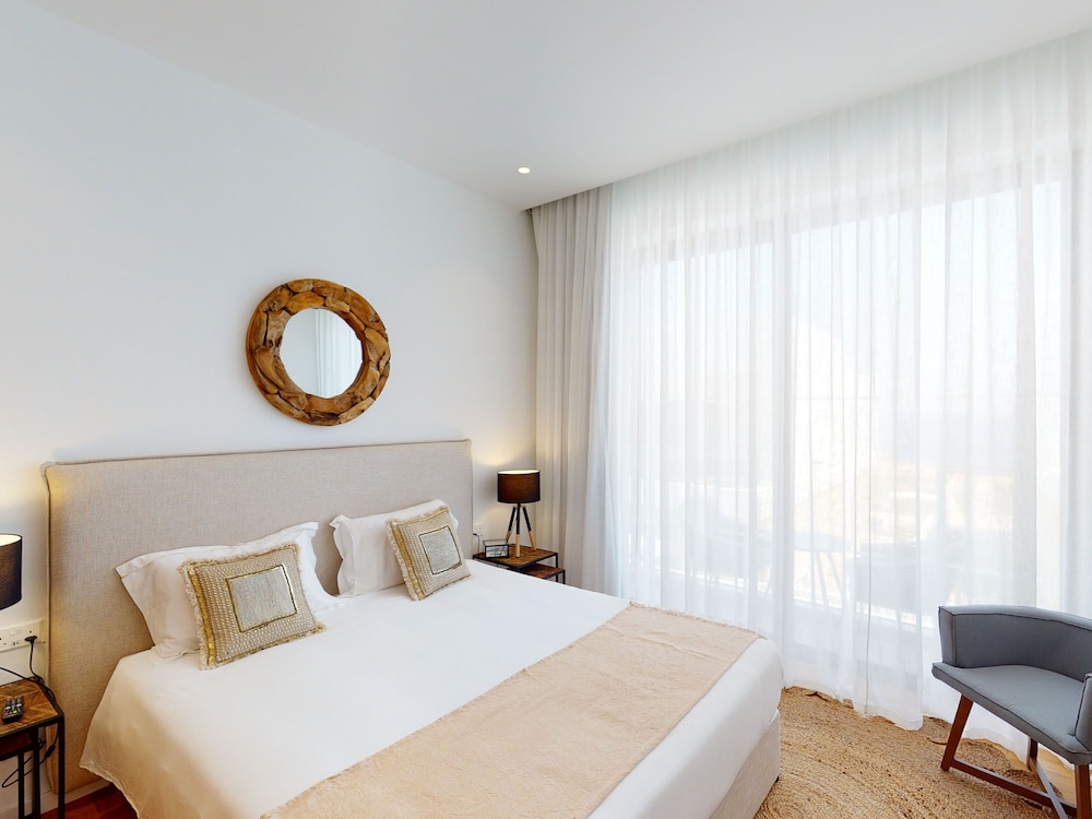 Sanders Konnos Bay Kalliopi - Outstanding 4-bedroom Villa With a Side Sea View
