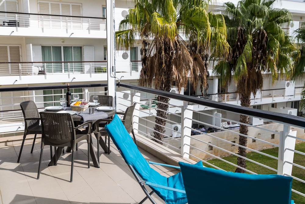 B06 - Top Floor Marina Club 2 Bed Apartment by DreamAlgarve