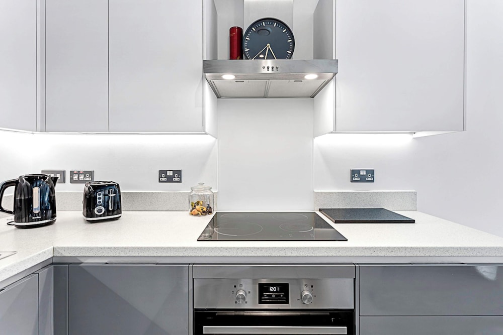 Stylish Flat In Battersea Reach