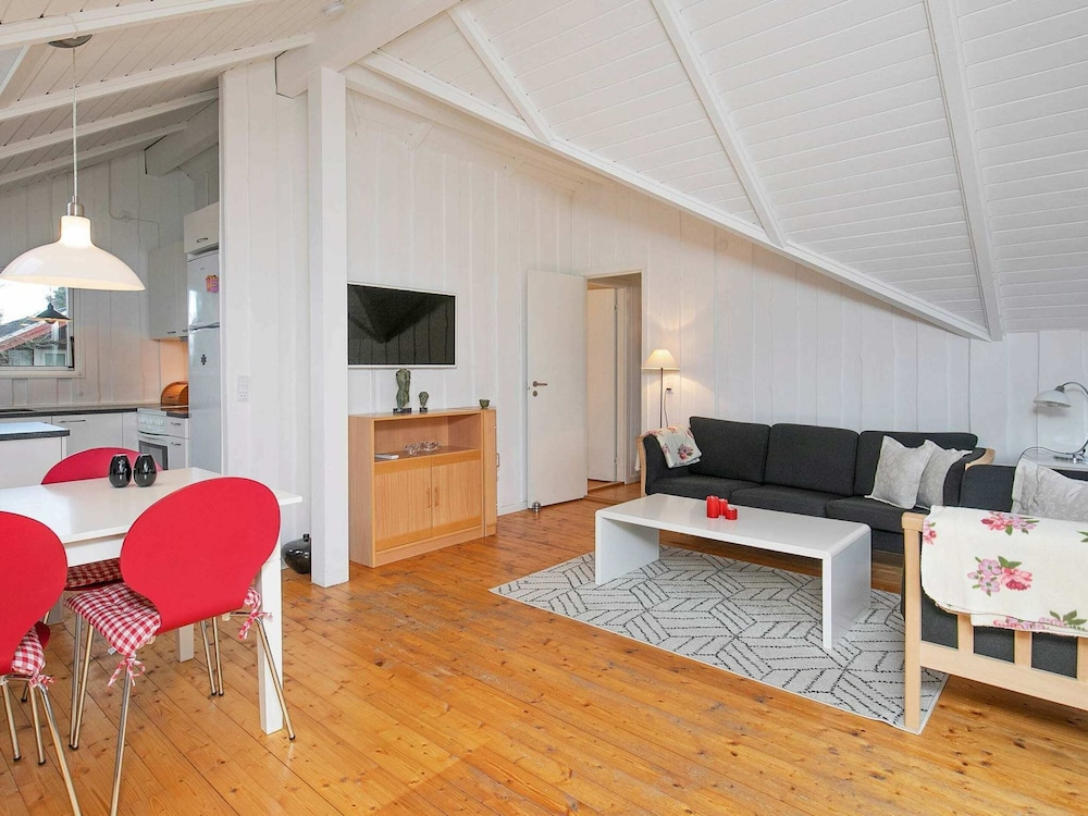 Lovely Holiday Home in Ã…lbÃ¦k near Sea view 4