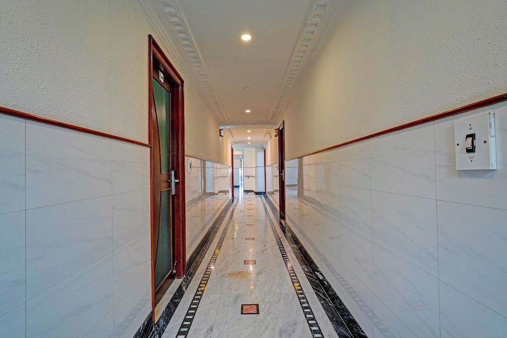 Fabhotel The Black Diamond
