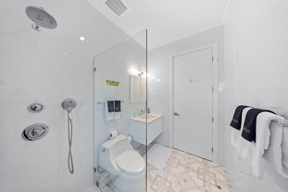 The Cove 106 in Palm Beach Aruba - Prime Location - Free Parking