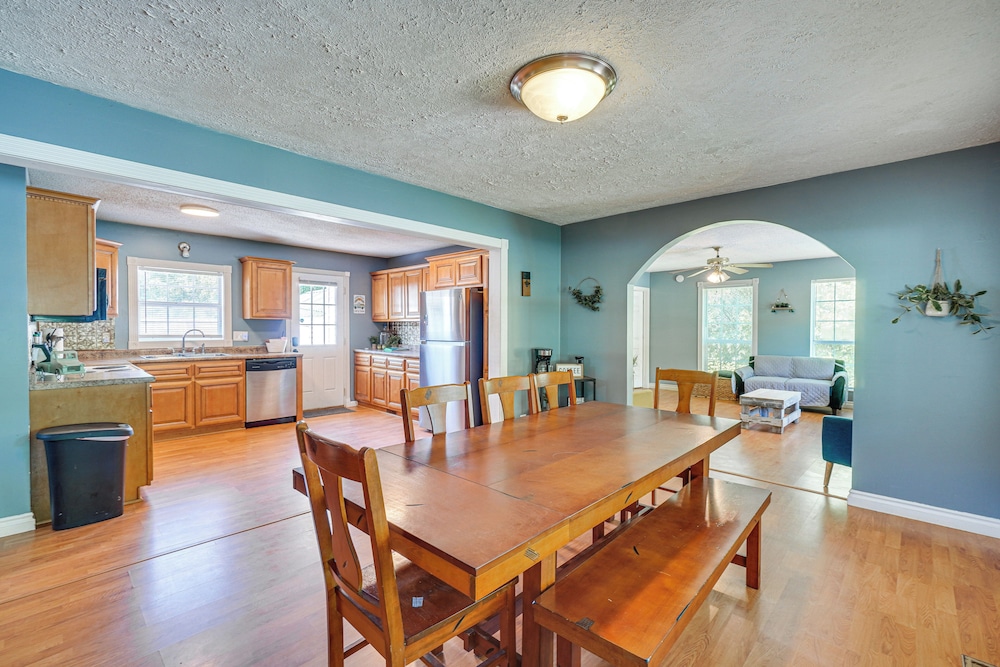Hike, Fish & Ride: Pet-friendly Huntsville Home