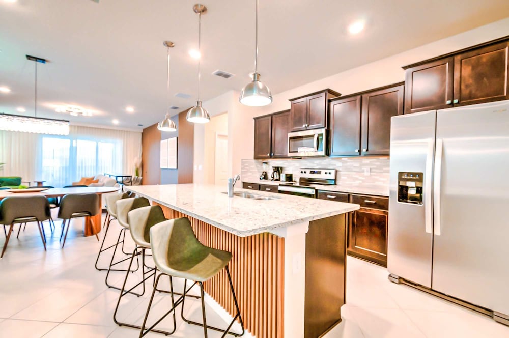 16239 7BR Stunning Home For Your Family Vacation