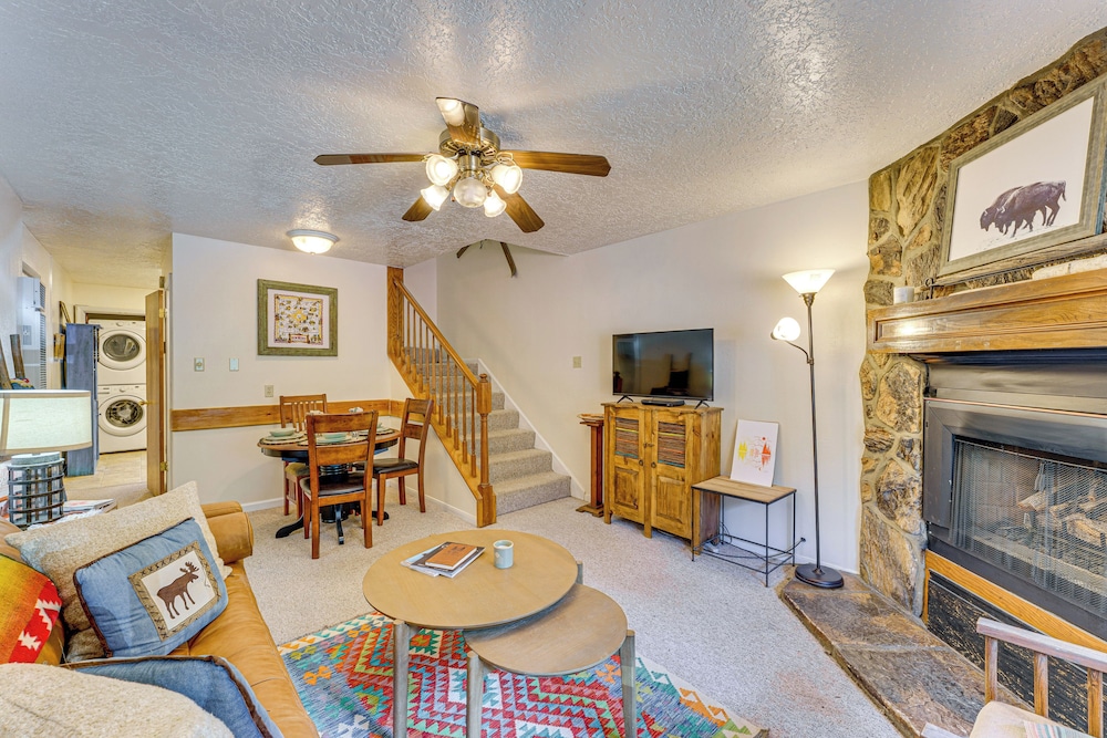 Bike, Hike & Ski: Creek-view Condo in Red River!