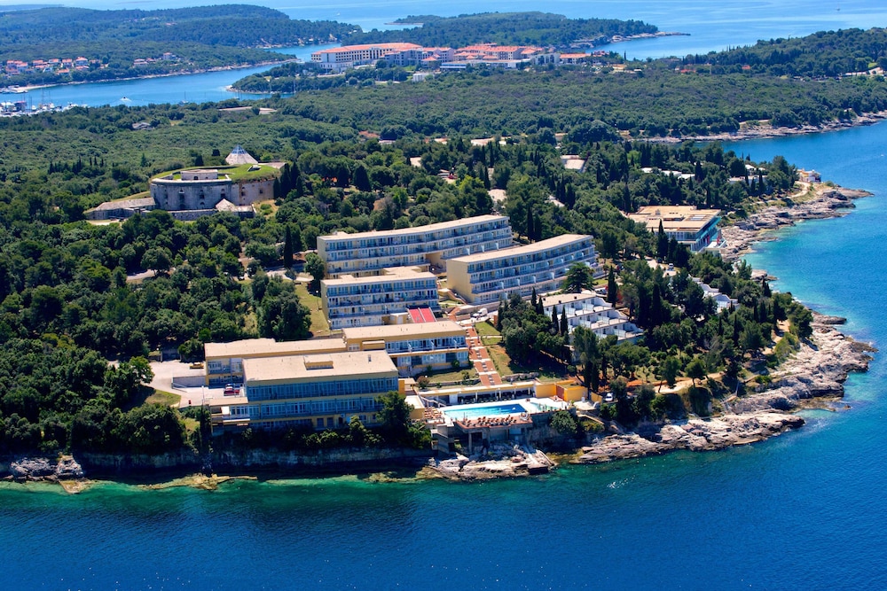 Splendid Golden Rocks Resort en Pula
