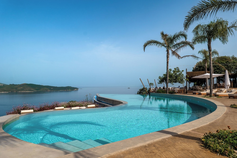 Arameras Beach Resort 1