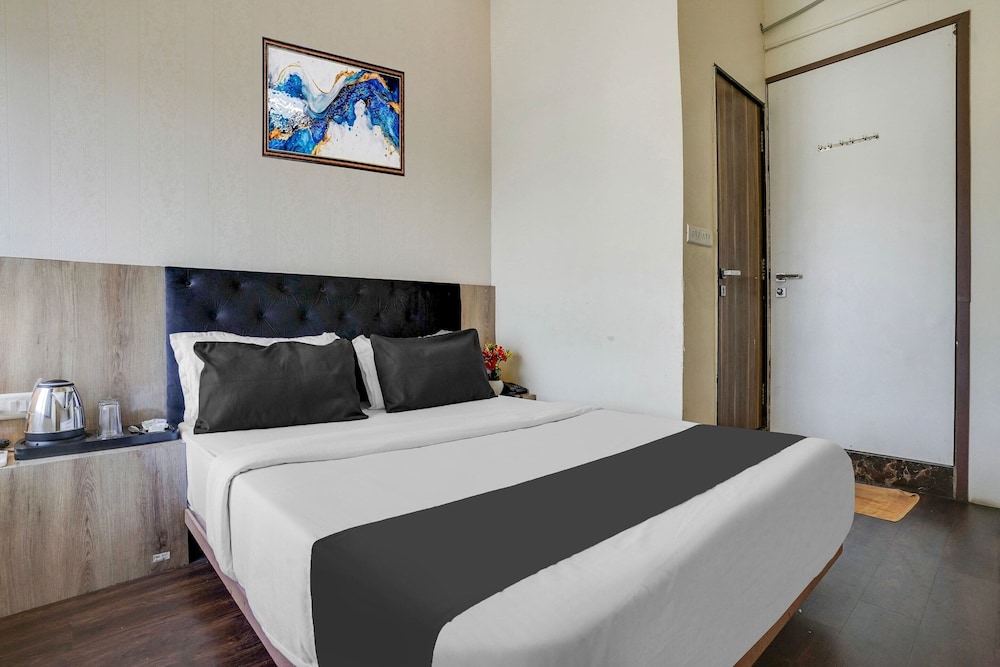 Cozy Stays at Ville Parle Mumbai