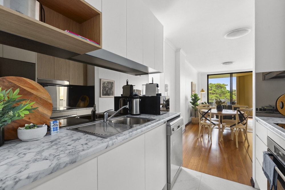 Bright & Spacious Surry Hills Apartment